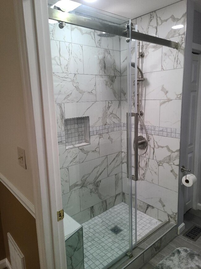 Shower stall - 1526 Old Oak Ln