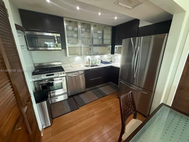 Building Photo - 2201 Brickell Ave