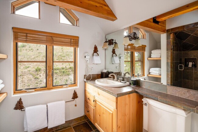 Building Photo - 7 Gambler Dr