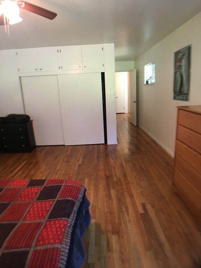 Building Photo - 221 Gillette Rd