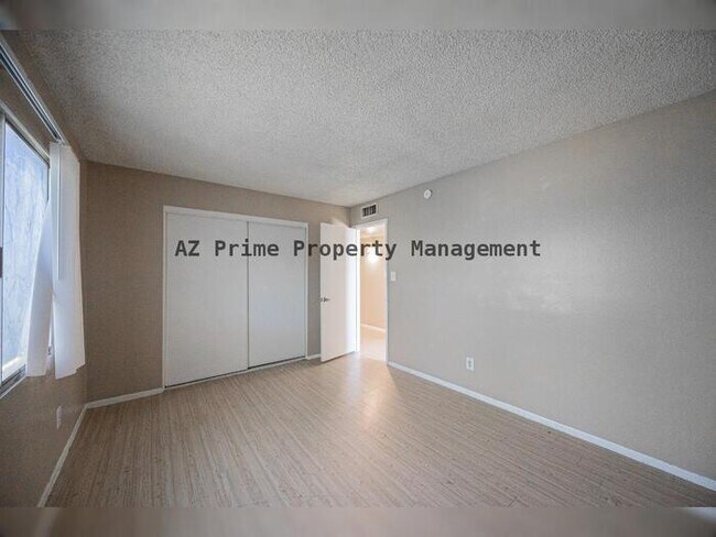 Building Photo - 5214 N 42nd Pkwy