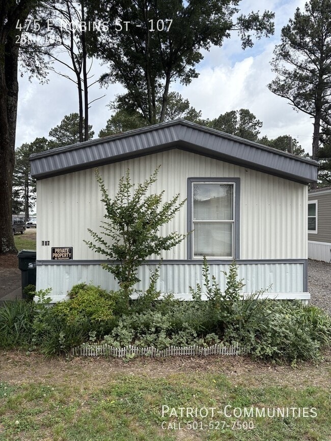 Building Photo - 475 E Robins St