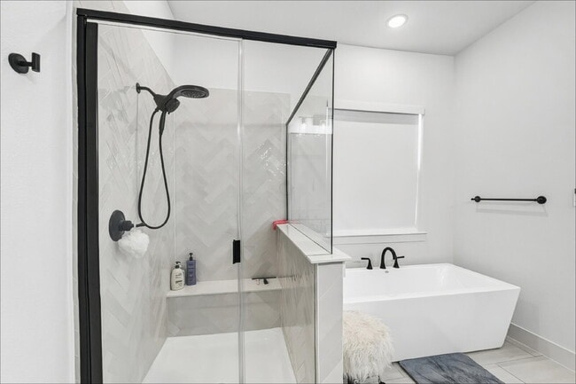 Building Photo - Luxury 4-bedroom, 3-bathroom home with an office and media room in Aledo!