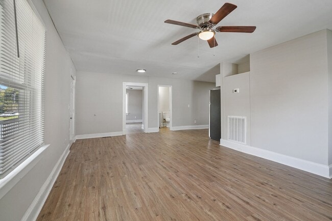 Building Photo - Totally Renovated 3bedroom/2 bathroom home...