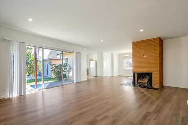 Building Photo - 11856 Beatrice St