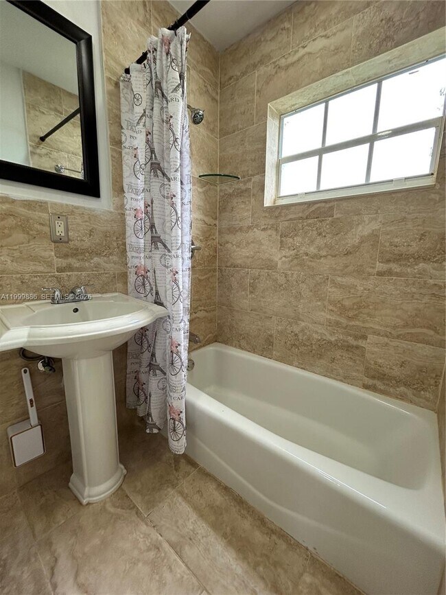 Building Photo - 1081 NW 185th Dr