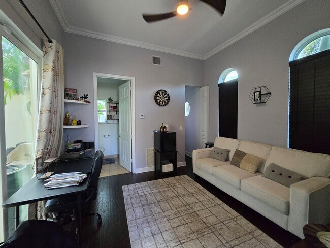 Building Photo - 4102 Artesa Dr