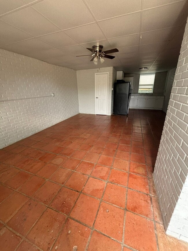 Building Photo - 1627 FM351