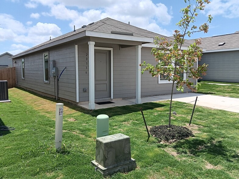 Front View 2 - 20336 Red Coral