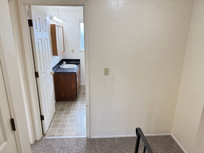 Building Photo - Updated 2 bedroom, 1 bath with garage!