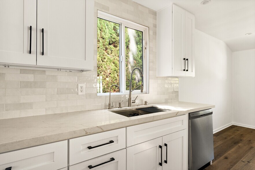 Building Photo - 5840 Allott Ave