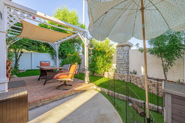 Building Photo - 3 Bedroom Home in The Gated Marigold Tract...