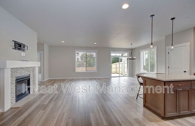 Building Photo - 1651 52nd Ct