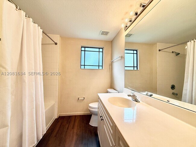 Building Photo - 3023 Alcazar Pl