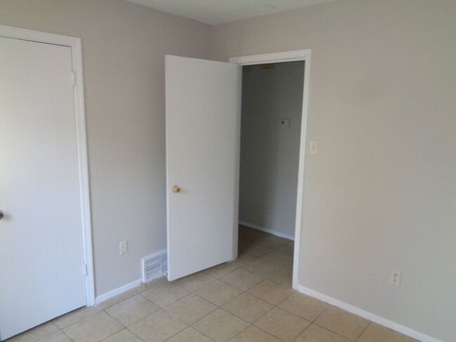 Building Photo - 5164 Woody Dr