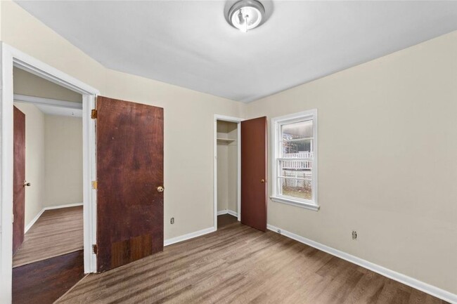 Building Photo - 1386 E 185th St