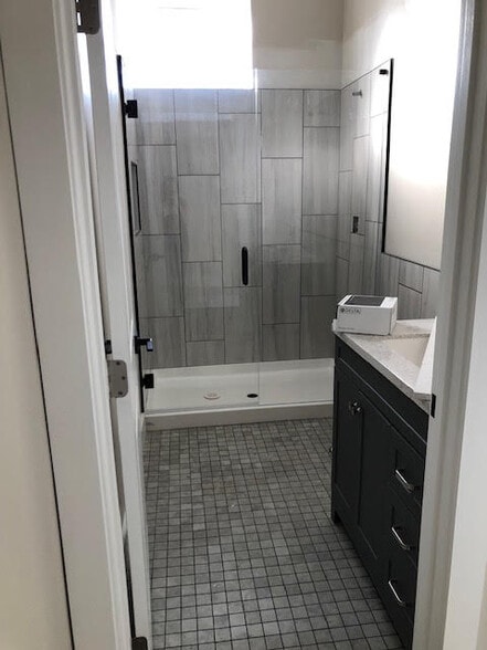 Bathroom - 906 Saratoga St
