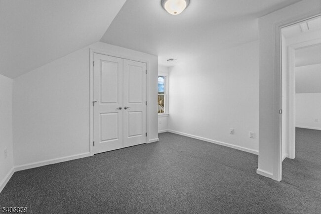 Building Photo - 43 Hillcrest Ave