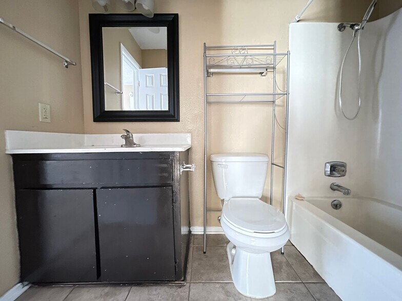 Building Photo - 1102 Covey Ln