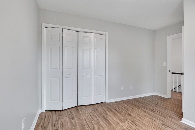 Building Photo - Gorgeous 4 bedroom, 3 1/2 bathroom home wi...