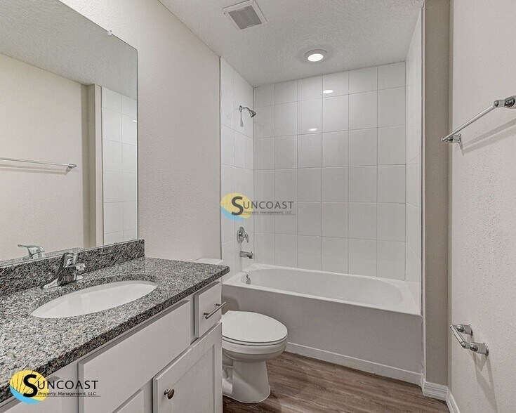 Building Photo - 9524 Hood Rd