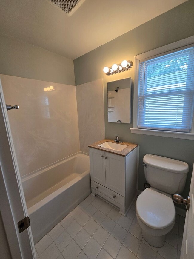 Building Photo - Great Home in Blouder Bluff