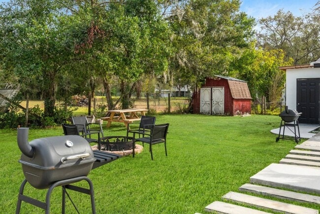 Building Photo - The peaceful place