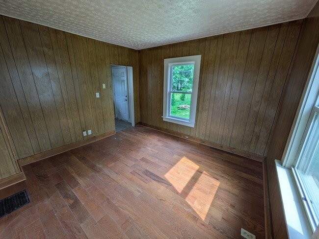 Building Photo - 3162 E 5th Ave