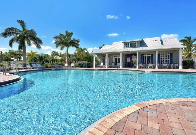 Building Photo - In the Heart of Tradition--3/2.5/2 Townhome!