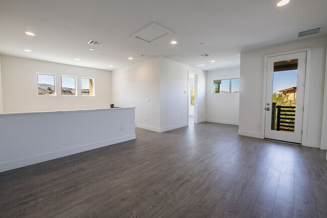 Building Photo - Luxury Living in Inspirada’s Gated Escala Community!