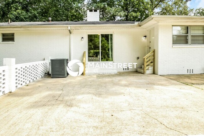 Building Photo - 3 Bedroom Pet-Friendly Home in FULTONDALE, AL with Main Street Renewal