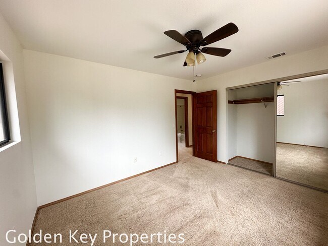 Building Photo - Single-level 4-Bedroom home on a large cor...