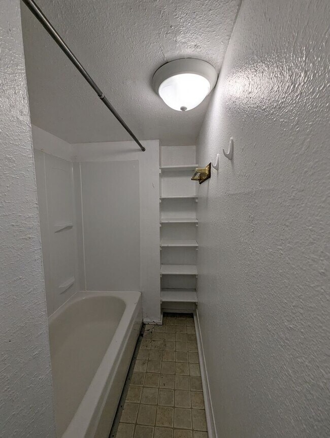 Building Photo - $1,000 Grocery Store Gift Card! 4 Bedroom,...