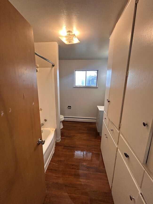 Building Photo - 1125 W Wildwood Ave