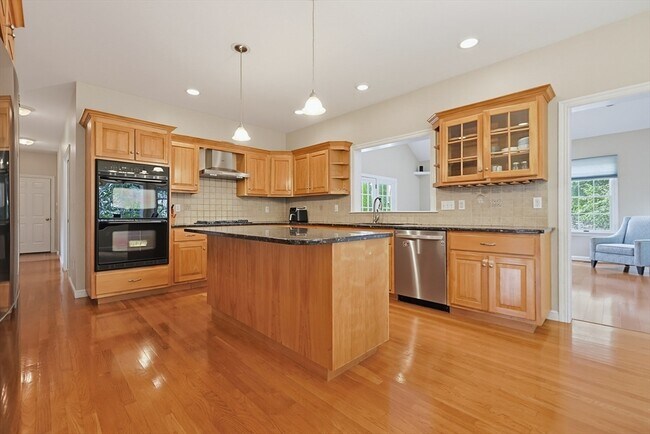 Building Photo - 6 Waterville Ln