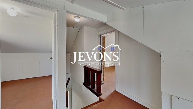 Building Photo - Charming 5-bedroom home near shopping, parks, and University of Puget Sound - Minutes from Cheney...