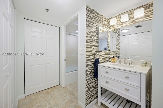Building Photo - 20515 E Country Club Dr
