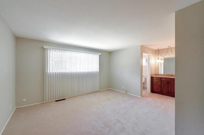 Building Photo - 6558 Crown Blvd