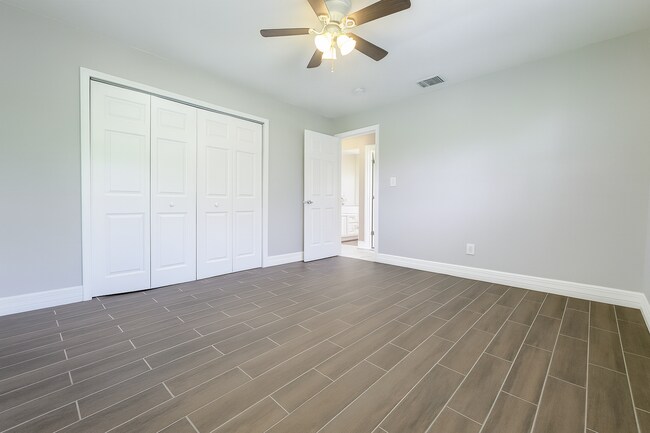 Building Photo - 5476/5478 Ave C