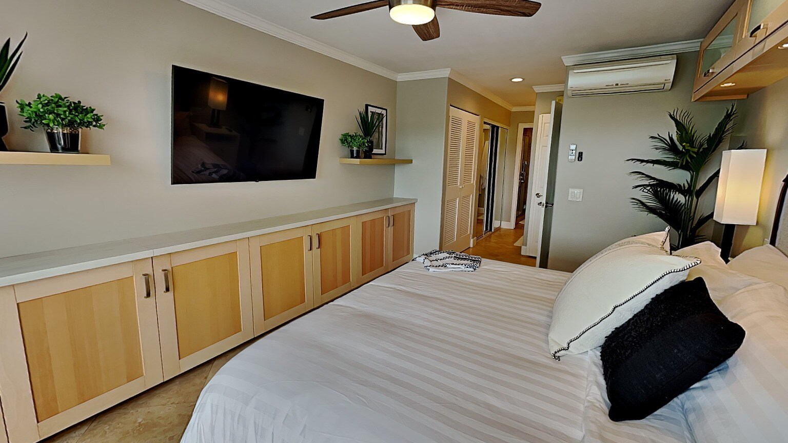 Building Photo - 3999 Crown Point Dr