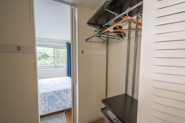 Building Photo - Exceptional Location & Amenities Short-term furnished CONDO 1 bedroom lease FREE PARKING & FREE U...