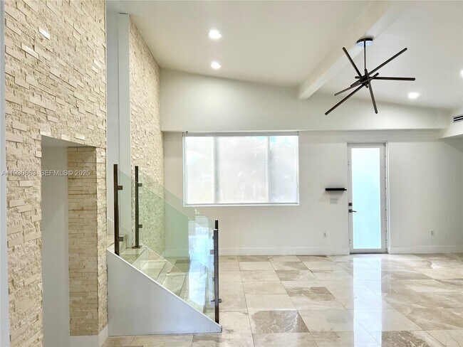 Building Photo - 2536 Flamingo Ln