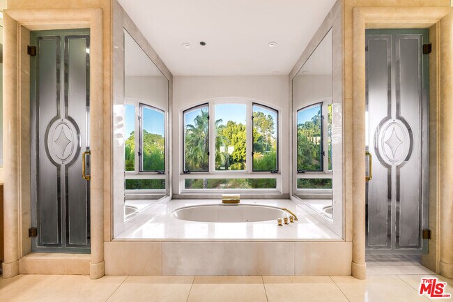 Building Photo - 1136 Calle Vista Dr