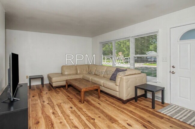 Building Photo - 2116 Ferndale Ave