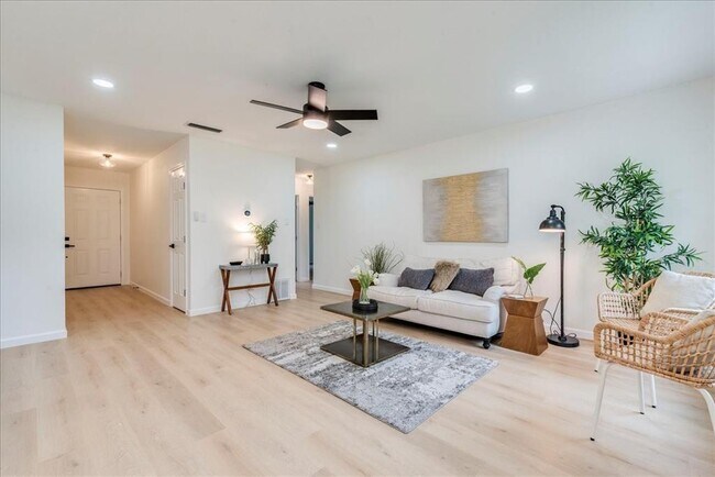 Building Photo - 9606 Dallum Dr