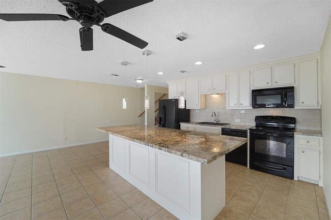 Building Photo - 8416 Seawall Blvd