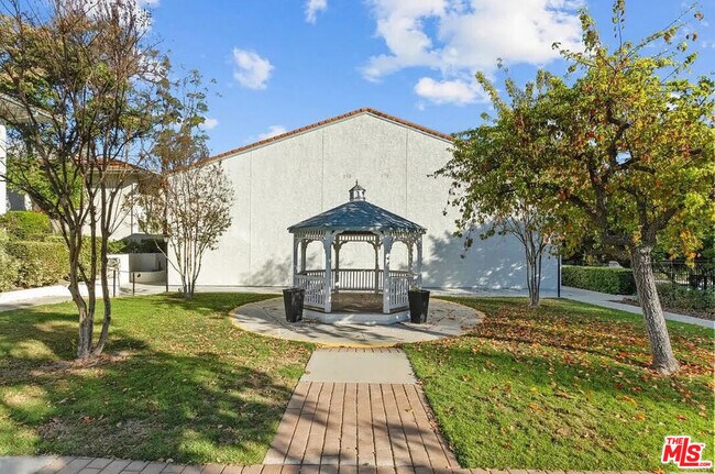 Building Photo - 4710 Park Granada