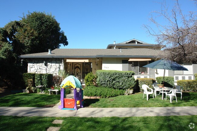 Building Photo - 1369 Lexington Dr