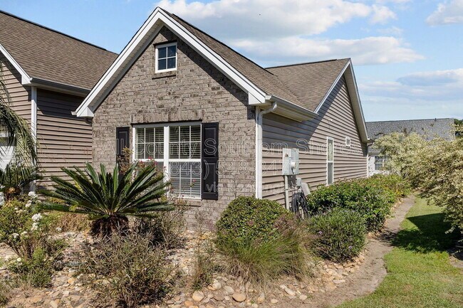 Building Photo - 359 Vesta Dr