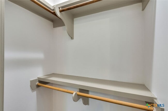 Building Photo - 1011 N LBJ Dr